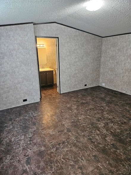 Building Photo - 675-5604 Corner