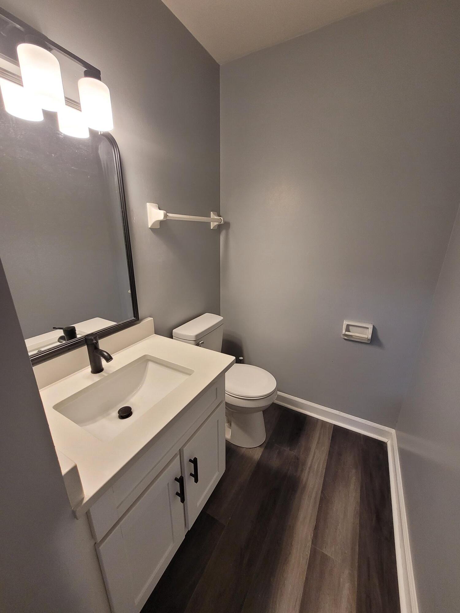 Building Photo - 241 Bridgefield Pl