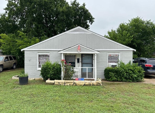 Building Photo - 816 Ford St