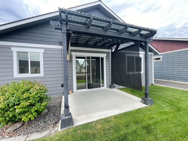 Building Photo - 3 bedroom 2 bathroom home located in Rathdrum