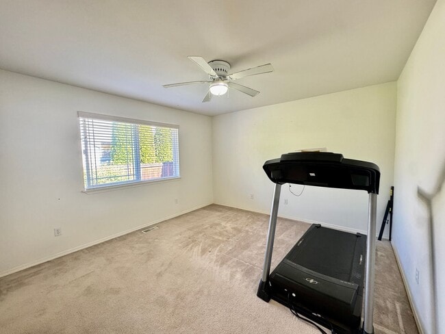 Building Photo - Bothell Townhouse