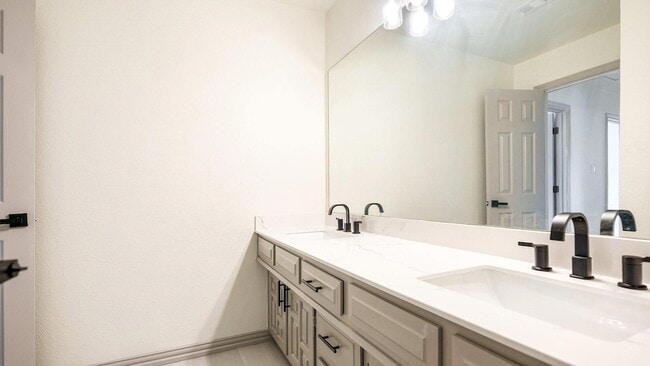 Building Photo - 2616 Ellis Ct