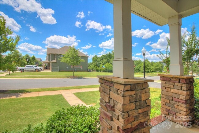 Building Photo - 3007 Silverwood Dr