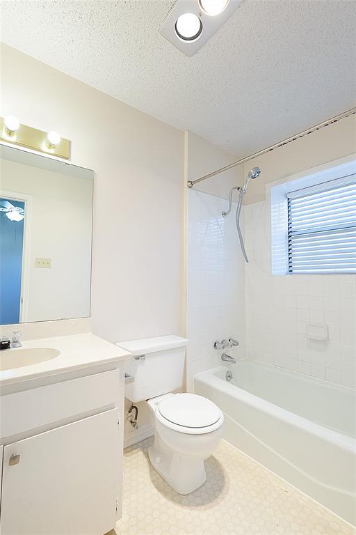 Building Photo - 706 W Lynn St