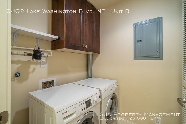 Building Photo - Downtown Kirkland Condo!