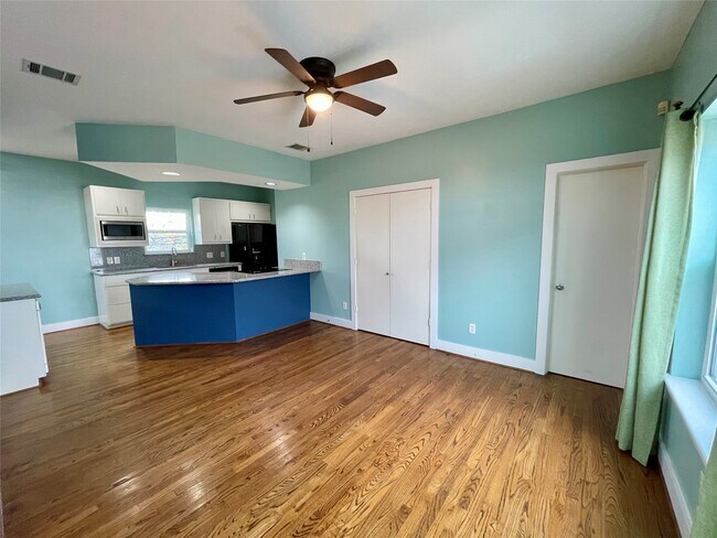 Building Photo - 5901 Fairdale Ln