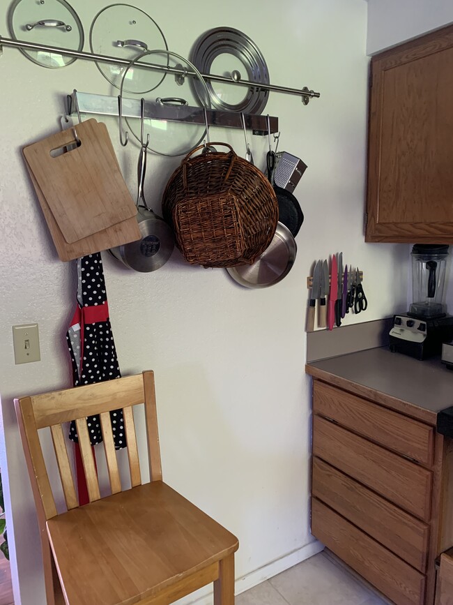 Kitchen - 616 Emerson St SW