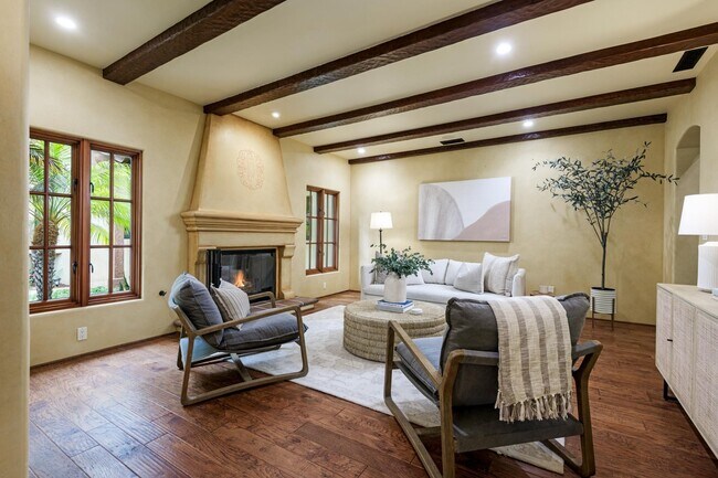 Building Photo - 4865 Vieja Dr