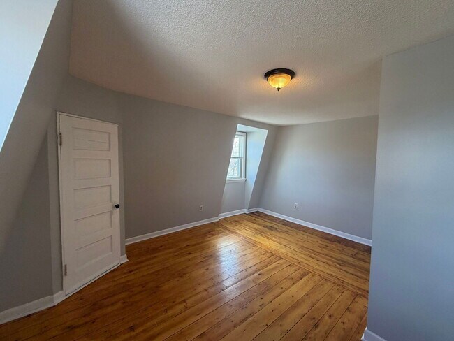 Building Photo - 682 Beech St