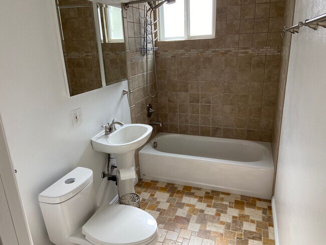 Building Photo - Beautiful, Updated 4 Bed, 3 Bath in the Heart of Clairemont with Canyon Views!!