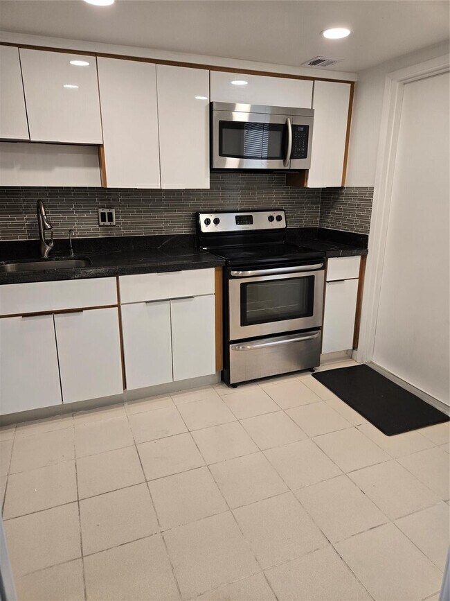 Building Photo - 2651 S Course Dr