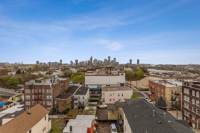 Building Photo - 3 Perrine Ave