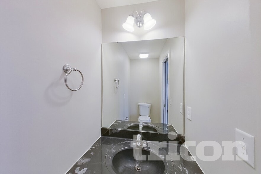 Building Photo - 507 Fortress Ct