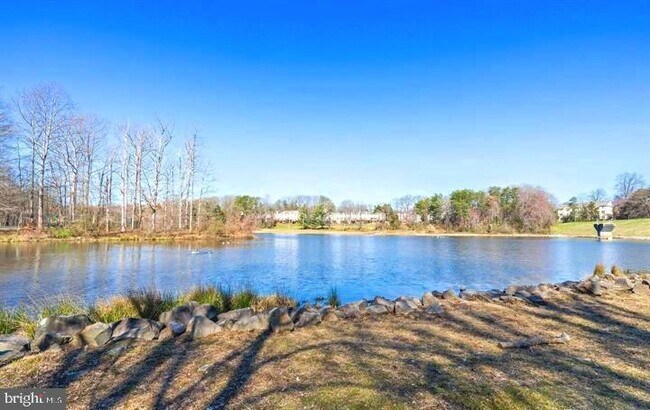 Building Photo - 5912 Cove Landing Rd