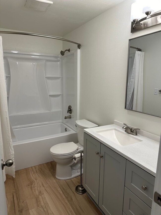 Building Photo - Beautifully updated 2 bed/1bath duplex in Thurston!