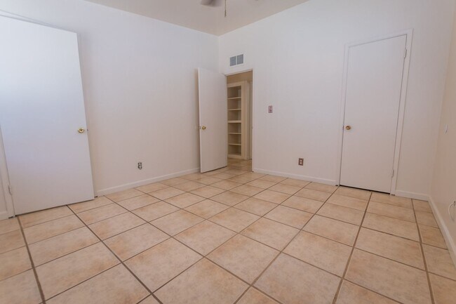 Building Photo - 4 Bedroom, 1½ Bath Home with Central A/C, ...