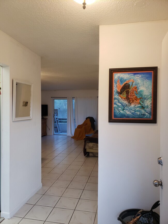 hall - 300 NE 14th Ave