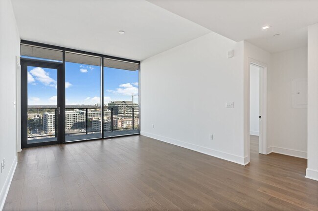 Building Photo - 2 Bed 2 Bath Apartment in West Midtown!