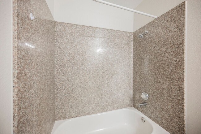 Building Photo - Beautiful 1 bedroom condo Resort style guard gated community