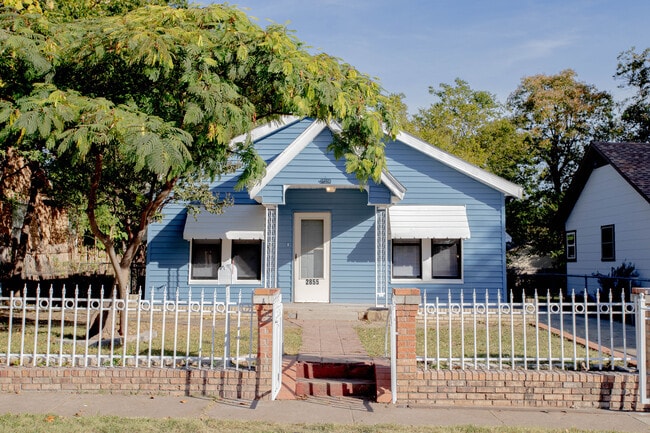 Primary Photo - 2855 Sharon St