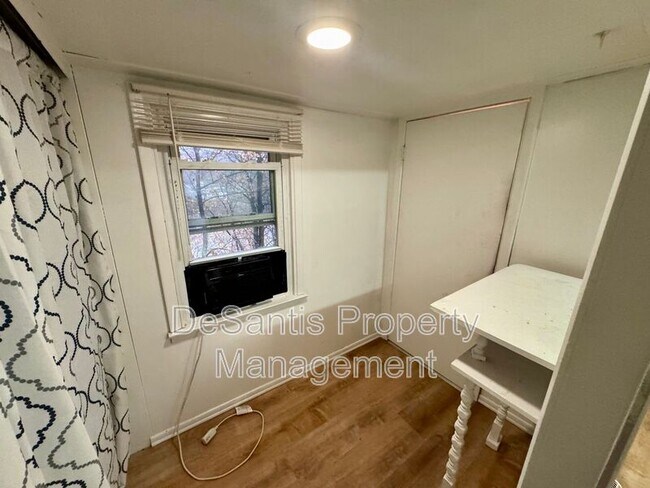 Building Photo - 474 Spang Ave