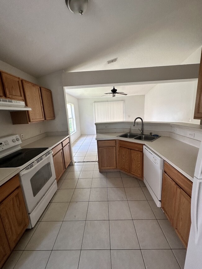 Building Photo - 2106 Aitkin Loop