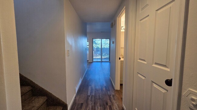 Building Photo - 2205 Friendship Cir