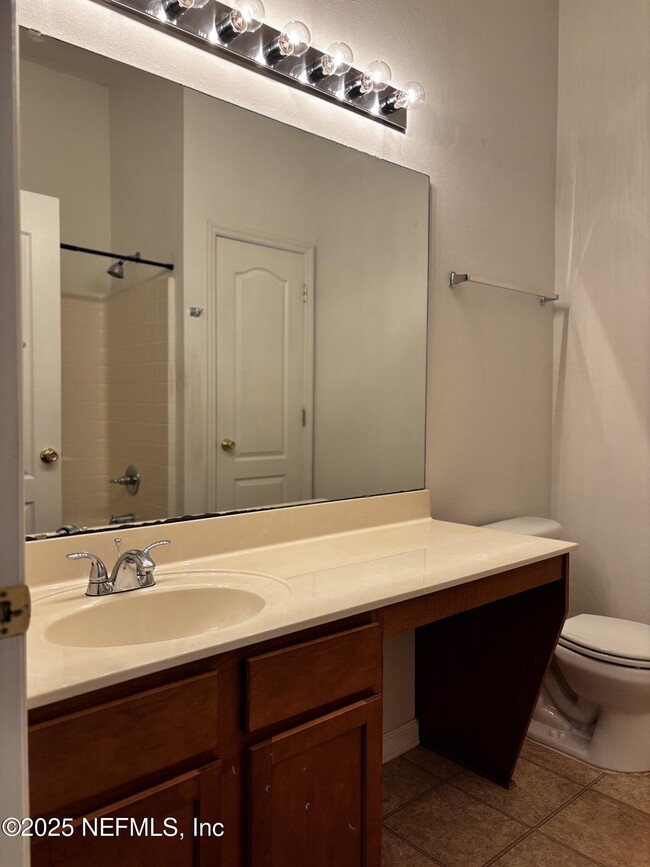 Building Photo - 872 Collinswood Dr