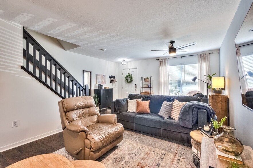 Building Photo - 7236 Colonial Affair Dr