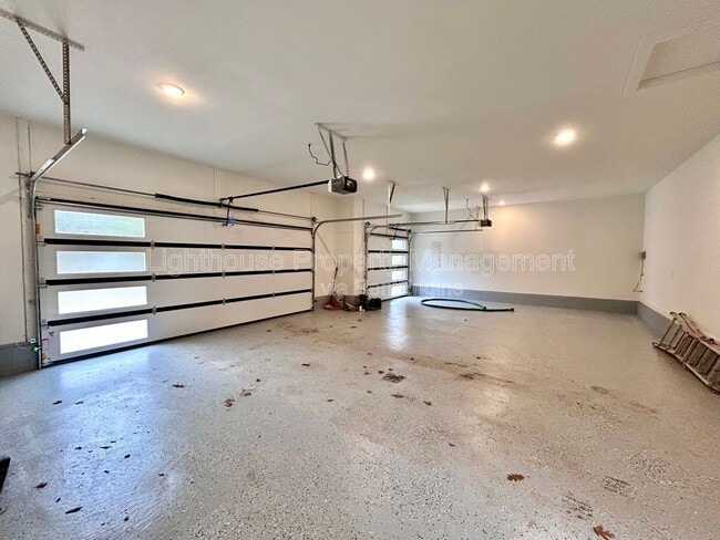 Building Photo - 1505 N Green Creek Rd