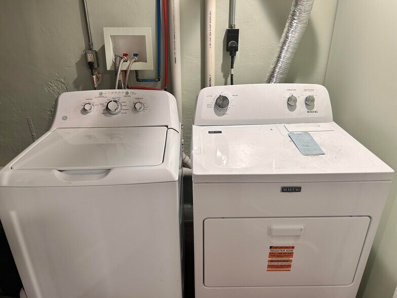 Building Photo - 1915 W Livingston St