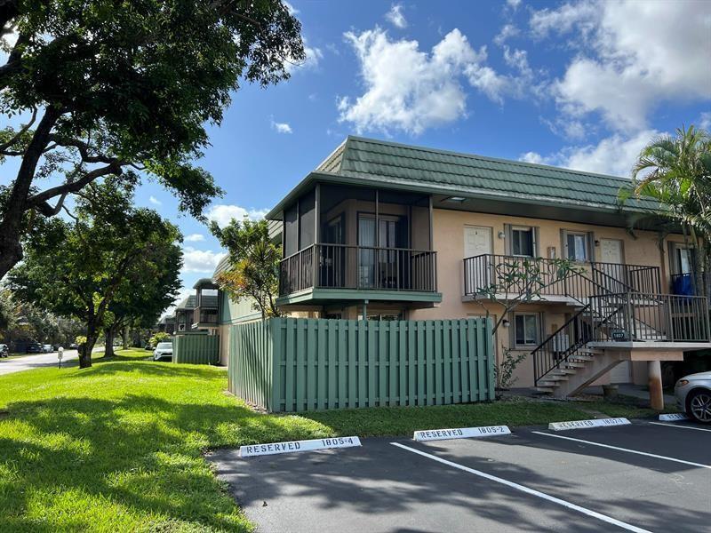 Building Photo - 1807 Fairview Villas Dr