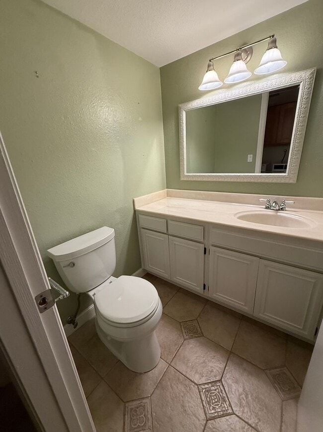 Building Photo - 290 Riverwood Cir