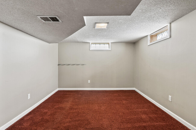 Building Photo - 32119 Glen Ave