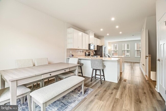 Building Photo - 646 Lakemont Dr