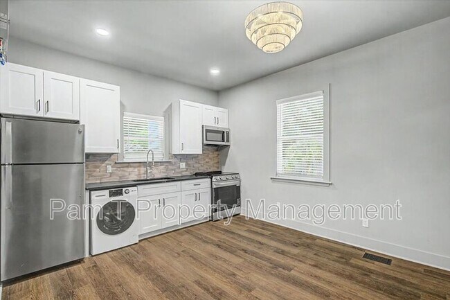 Building Photo - 638 E 37th St