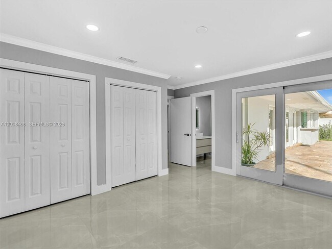 Building Photo - 2144 NE 64th St