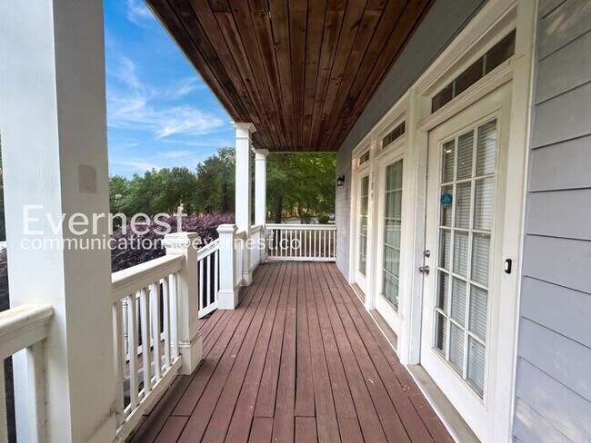 Building Photo - 309 Pickfair Way SW