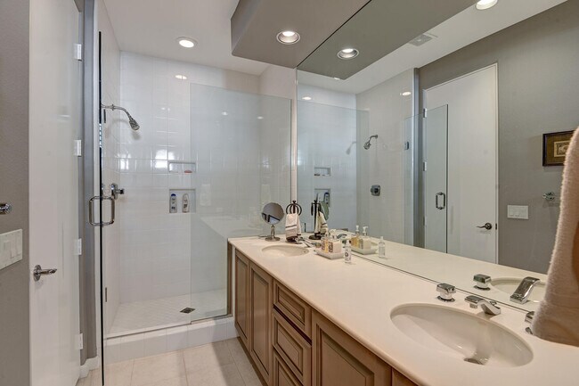 Building Photo - 336 Tomahawk Dr