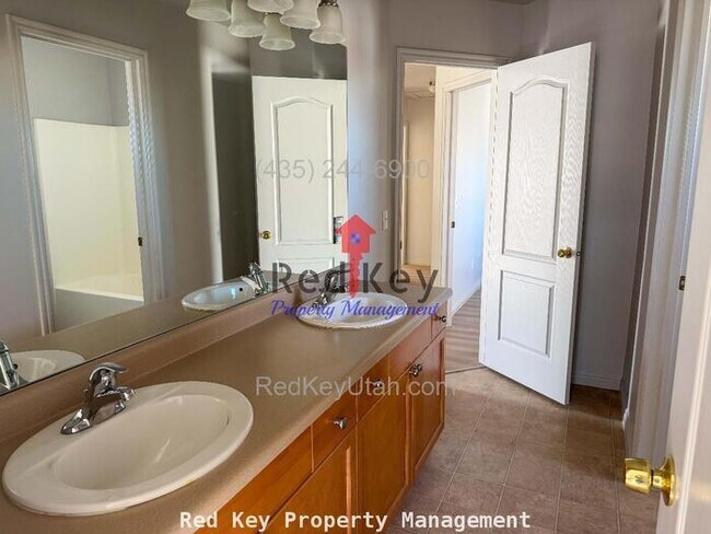 Building Photo - 1380 Single Family Home