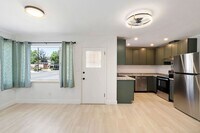 Building Photo - Newly Renovated 2 BD Brick Bungalow in Riv...