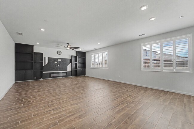 Building Photo - Big 3 bedroom 3 bath in Plumas Lake