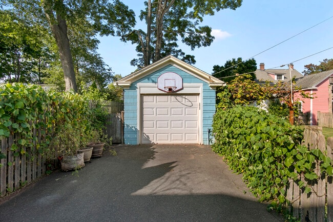 Building Photo - 37 Harmon St