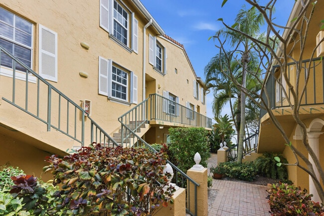 Building Photo - 1155 Lake Shore Dr