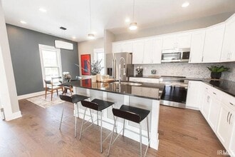 Building Photo - 1542 S Piazza Dr