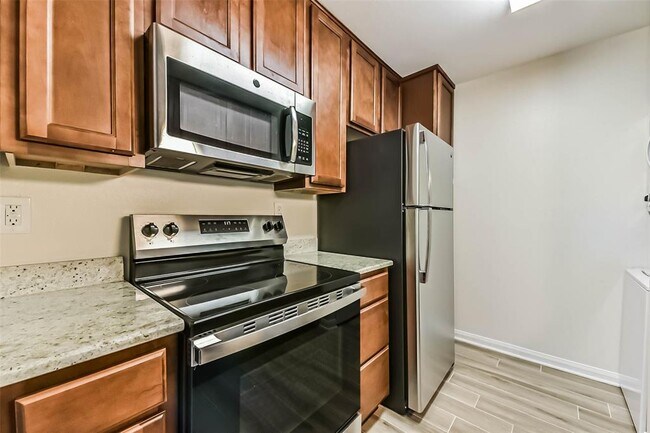 Building Photo - 1860 White Oak Dr