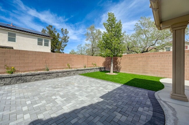 Building Photo - Stunning one story in the NW!