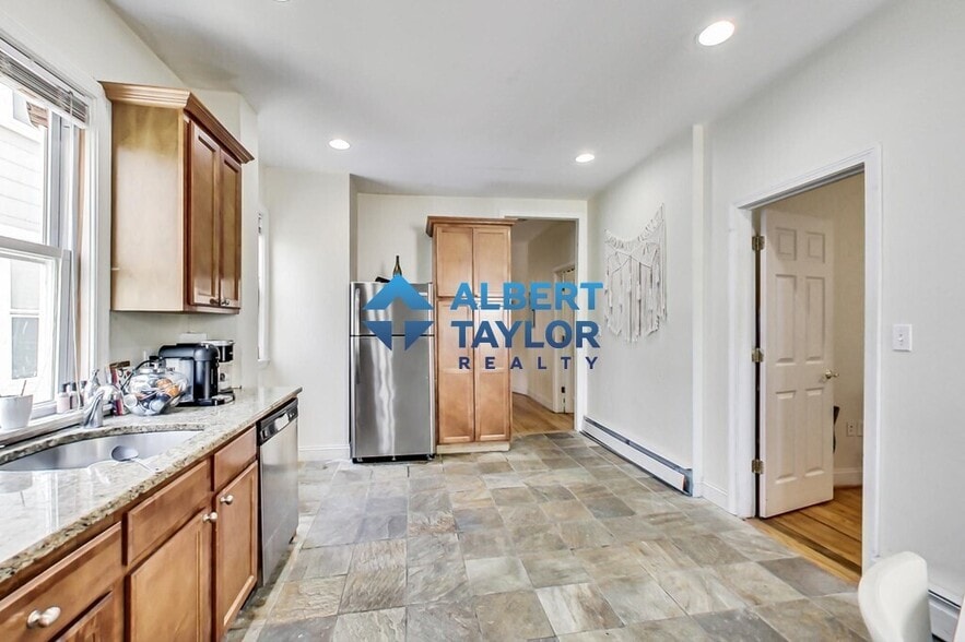 Building Photo - 47 Hillside St