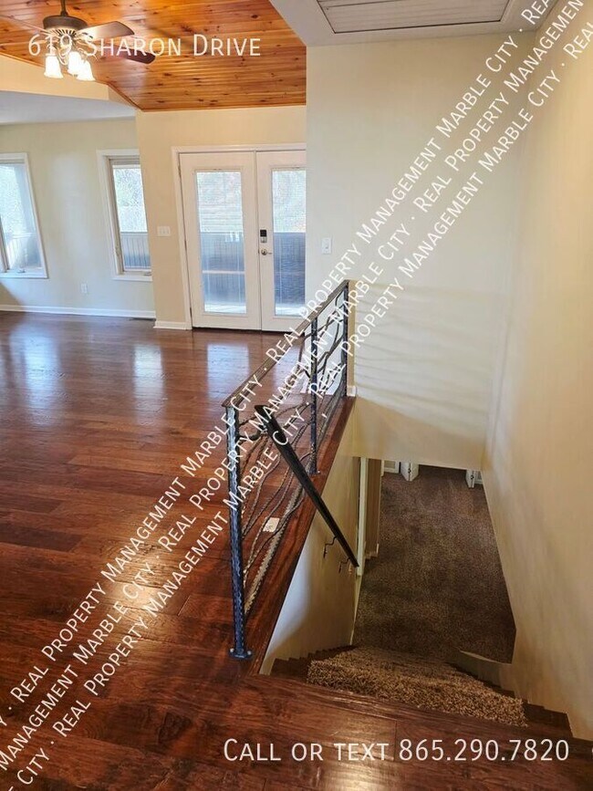 Building Photo - 619 Sharon Dr