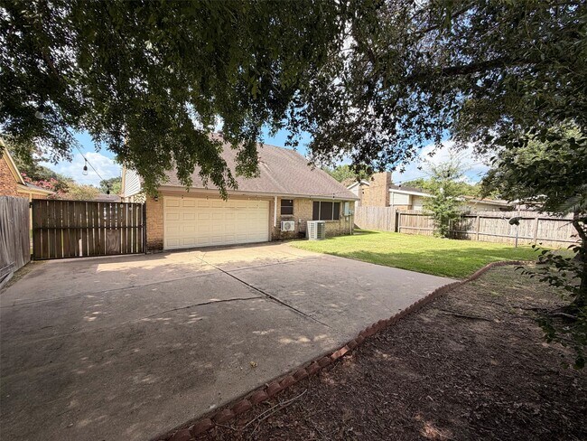 Building Photo - 22118 Fincastle Dr